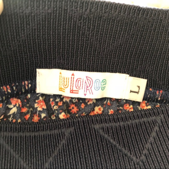 BNWT LuLaRoe Jill Skirt Size L Navy & Floral Print - Picture 6 of 8
